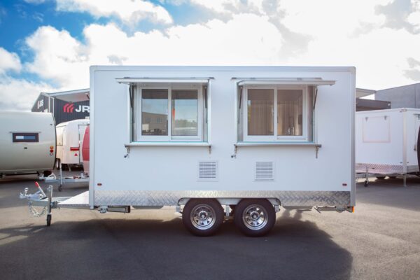 SQ40- Box 4m trailer
