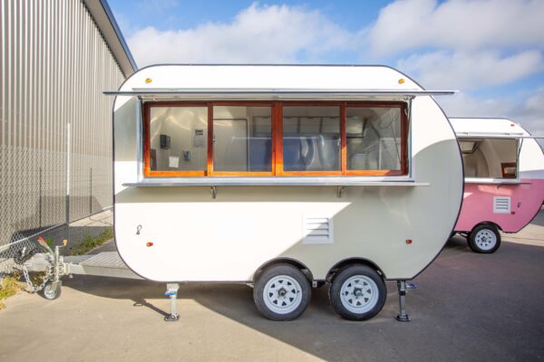 RET35- Retro 3.5m trailer